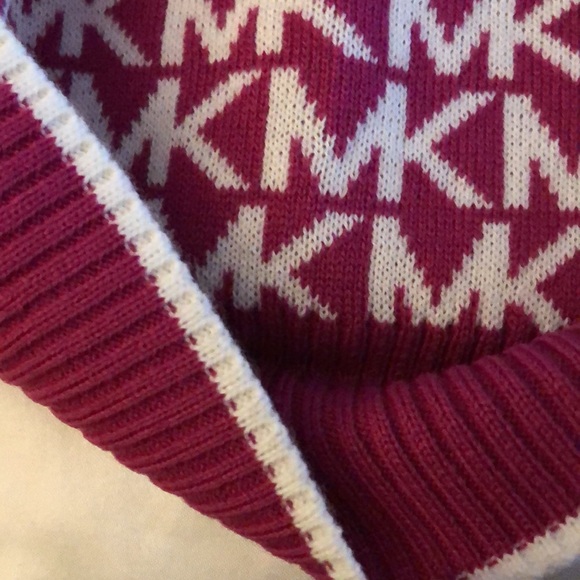 Michael Kors Cuffed Beanie Hat Deep Fuchsia Cream Logo Print OS NWT - Picture 6 of 12